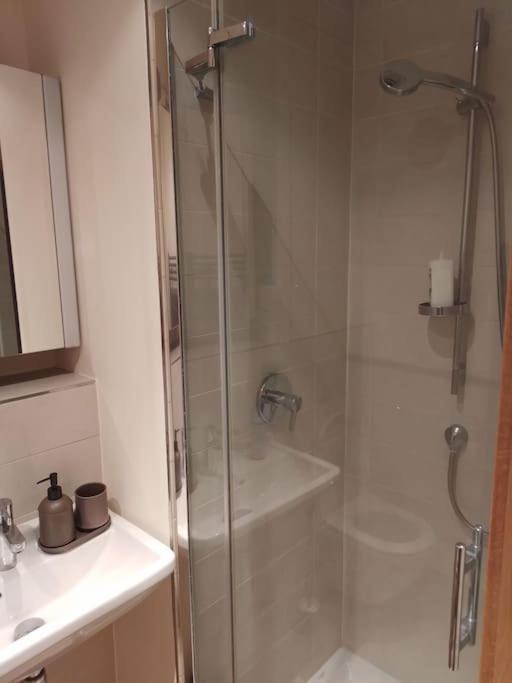 Beautiful 2Br/2Bar Apartement In European District Брюксел Екстериор снимка